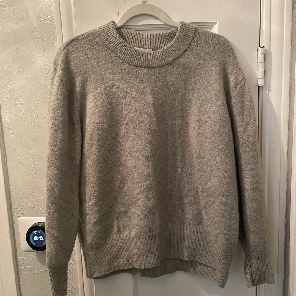 H&M light gray sweater